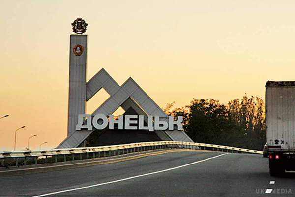 На окупований Донбас скинули тисячі патріотичних листівок. За три дні активісти поширили на окупованих територіях три тисячі проукраїнських листівок.