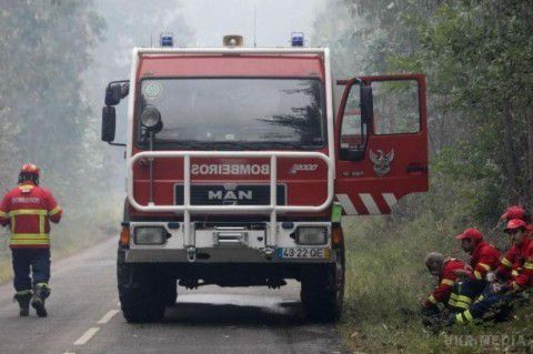 Кількість постраждалих через лісові пожежі в Португалії досягла 135 осіб. Кількість постраждалих через лісові пожежі в Португалії збільшилася до 135 чоловік, семеро з яких в критичному стані. 