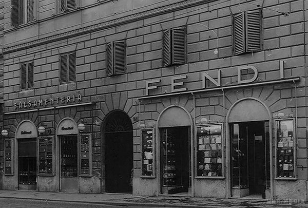Померла всесвітньо відома модельєр. На 80-му році життя померла італійський дизайнер, почесний президент бренду Fendi Карла Фенді.