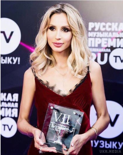 Лобода отримала "визнання" в Росії і в подяку їй вручили "самовар". Я вдячна за такі високі нагороди.