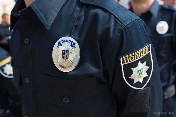 У Києві промишляє небезпечна банда грабіжників. В магазин увірвалися кілька десятків людей.