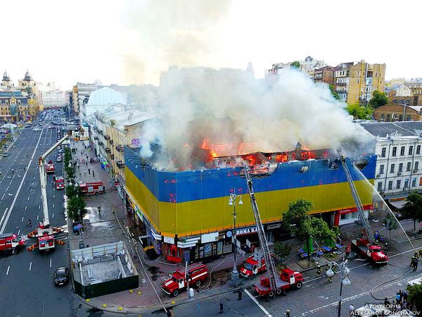 Пожежа в Києві на Хрещатику ( відео). Потужна пожежа на Хрещатику.