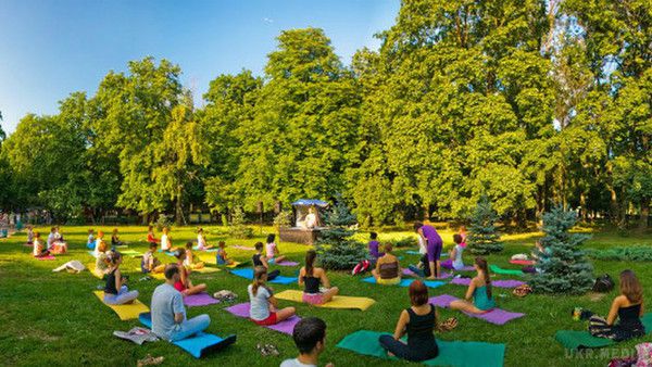 21 червня - Міжнародний день йоги. Йога – стародавня фізична, психічна і духовна практика.