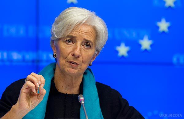 Глава МВФ Крістін Лагард нагадала Порошенко  про реформи. Лагард впевнена, що темпи змін до пенсійної та земельної системі повинні прискоритися.