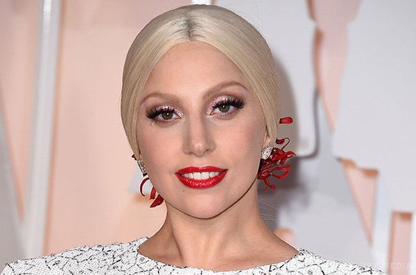 Леді Гага шокувала розповнілою фігурою (фото). ЗМІ не перестають стежити за самими найменшими змінами у зовнішньому вигляді знаменитостей.