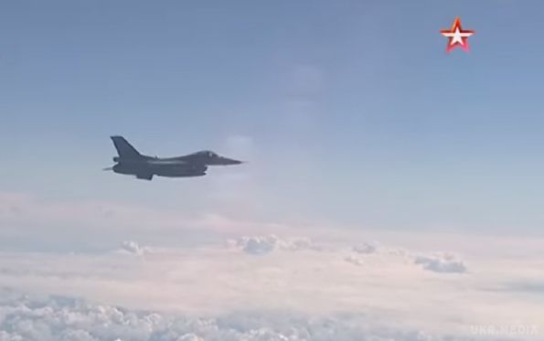 Шойгу зняв на відео як винищувач НАТО підлетів до його літака. Зближення винищувача F-16 з літаком Сергія Шойгу.