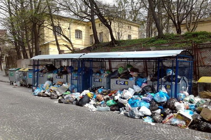 В уряді розповіли, коли Львів звільнять від сміттєвих кучугур. Для повного очищення Львова від накопичених побутових відходів необхідно 2 тижні