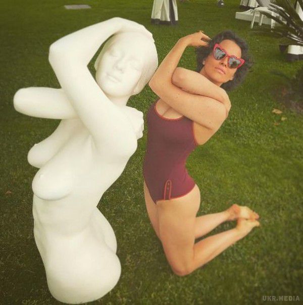 Даша Астаф'єва похвалилася розкішною фігурою в купальнику(відео). Сексапільна співачка відправилася відпочивати в Італію.