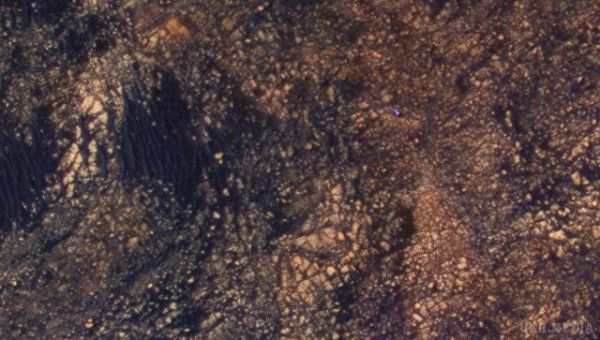 Марсохід Curiosity знайшли в «живих» дюнах. Як виявилося, марсохід Curiosity продовжує свій рух для «сходження на вершину гори Шарп