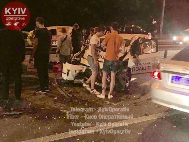 Резонансна ДТП у Києві може "вилізти боком" усім власникам авто на іноземних номерах. Водій BMW із литовськими номерами, який минулої ночі спровокував ДТП і утік з місця пригоди, досі залишається не впійманим правоохоронцями.