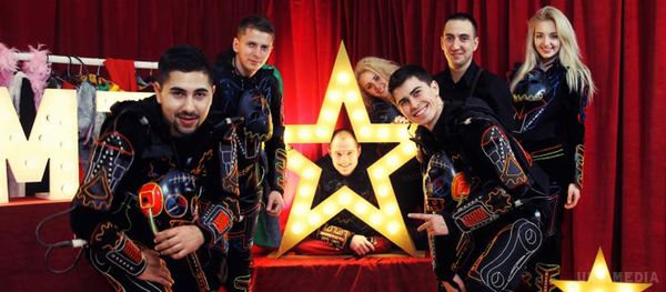 Український танцювальний гурт вразив глядачей у шоу "Америка має талант". Український танцювальний гурт Light Balance дав один із найзапаморочливіших виступів в історії конкурсу "Америка має талант", повідомляють на офіційній сторінці конкурсу в соцмережі Facebook