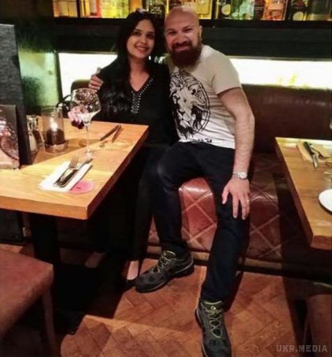 Безхатченко дав свої черевики відвідувачу ресторану та врятував родину. У британському Манчестері чоловіка не пустили в ресторан через сандалі. На допомогу прийшов бездомний, який позичив відвідувачеві свої черевики.