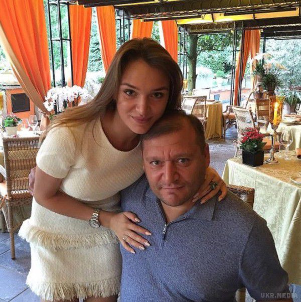 Дочка Михайла Добкіна показала чоловіка. Алла Добкіна, яка є дочкою колишнього губернатора Харкова Михайла Добкіна, повідомила, що вже заміжня дама.