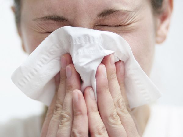 Геніальний прийом, що дозволяє швидко звільнити закладений ніс - досить розігнати лімфу. Коли у вас застуда, вам докучають такі симптоми, як біль в горлі, жар, кашель і - що найнеприємніше - закладеність носа.
