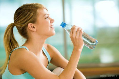 Поради, як правильно пити воду протягом дня. Ці правила допоможуть правильно пити воду, щоб тіло працювало як годинник.