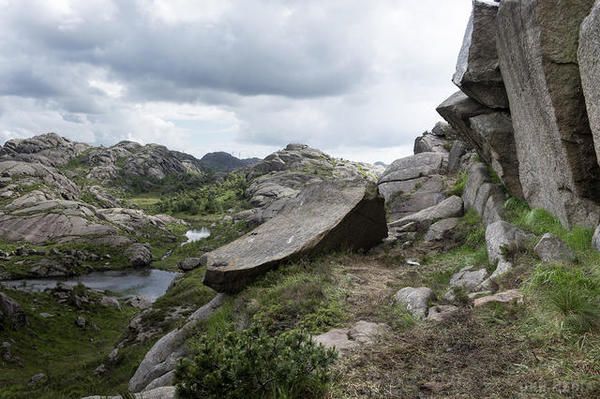 У Норвегії почали збір грошей на відновлення скелі у формі пеніса. У Норвегії розпочато збір коштів на відновлення шматка скелі під назвою Trollpikken, що перекладається з норвезької, як «пеніс троля».