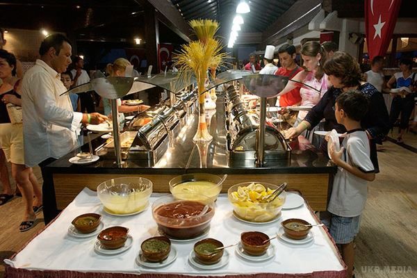 Товариство чистих тарілок по-турецьки: російських туристів в готелі штрафують за недоїдену їжу. Турецький готель вирішив штрафувати відпочиваючих за ...недоїдену їжу. 