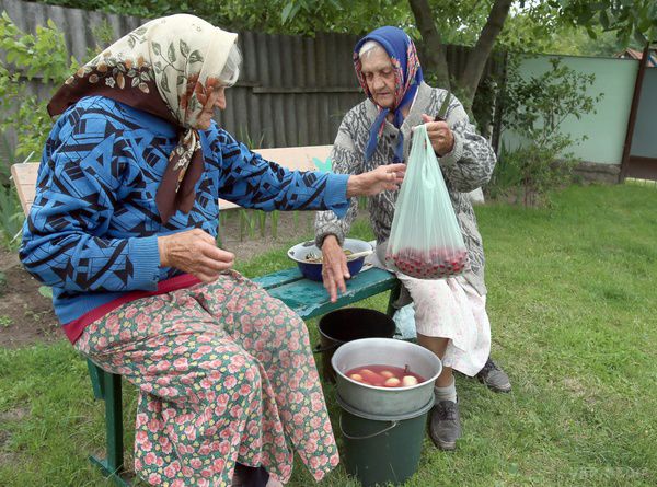 Що подорожчає з 1 липня - комуналка, продукти, проїзд...  Підвищення пенсій в Україні у 2017 році заплановано аж на жовтень, зарплати зростуть з січня 2018 року, а от ціни на комуналку та інше підвищаться вже в липні