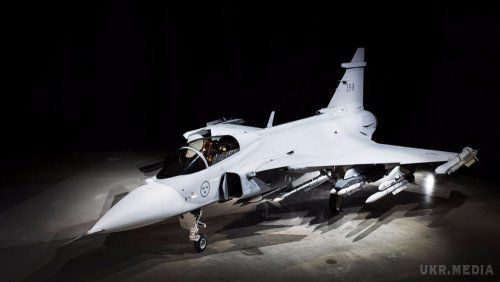 Винищувач майбутнього!  У повітря вперше піднявся винищувач наступного покоління Gripen E (фото, відео). Винищувач наступного покоління Gripen E, створений шведською компанією Saab, 15 червня 2017 року вперше піднявся в повітря з смуги випробувального аеродрому в Лінчепінге, Швеція.