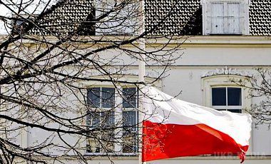 Польща прийняла понад 1,4 млн українських біженців - євродепутат. Говорячи про наплив мігрантів до Європи, Сіріуш-Вольський підкреслив, що Польща виконала своє зобов'язання і прийняла біженців з України.