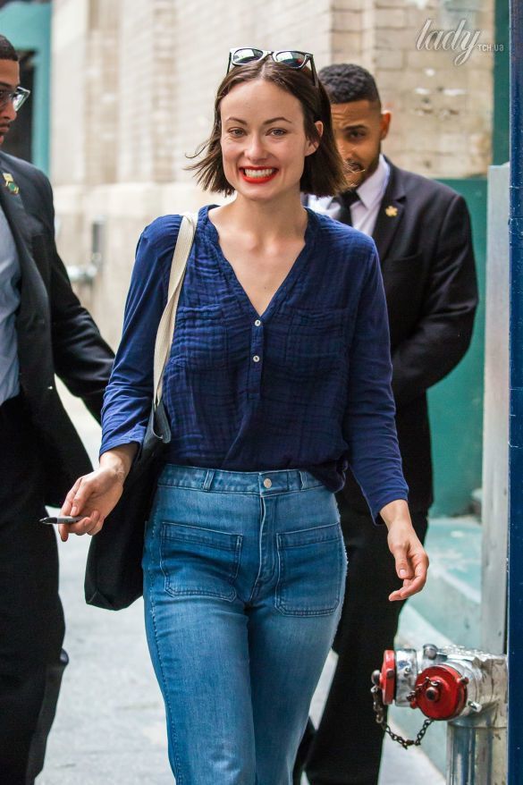Навіщо вона це надягла: смішні джинси Олівії Уайлд. Іноді зірки роблять нелогічні вчинки. Часто це стосується вибору одягу.