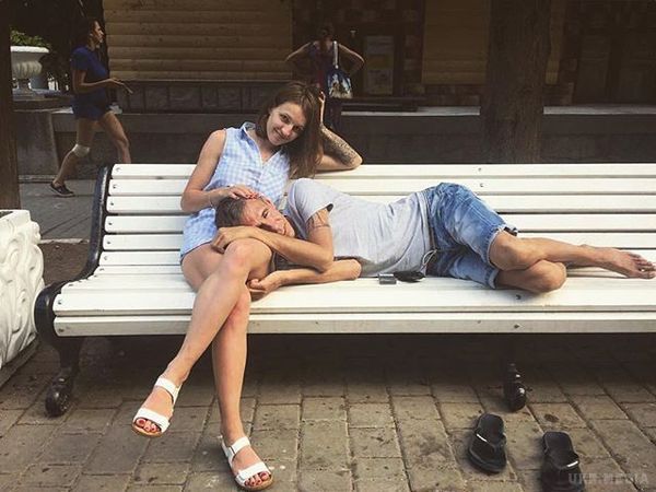 Олексій Панін пообіцяв зняти гаряче відео з новою дівчиною. Актор не приховує ніжних почуттів до обраниці.