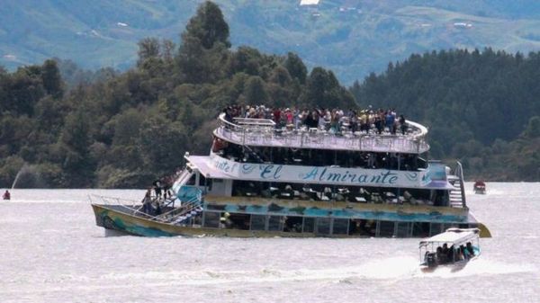 У водолаза під час пошуку людей вдарила блискавка. Катастрофа судна в Колумбії.