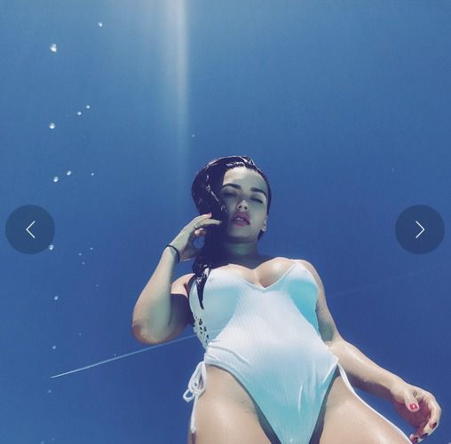 Білий купальник і мокре волосся: Ольга Серябкіна осідлала камеру в новій зйомці (ФОТО). Солістка поп-групи SEREBRO, напередодні записала черговий власний сингл, обожнює виконувати соло і в кадрі. Сьогодні вона опублікувала в Instagram серію відвертих знімків з пляжу.