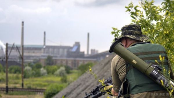 Військові передали СБУ росіянина та трьох бойовиків. Військові були затримані після бою в Луганській області