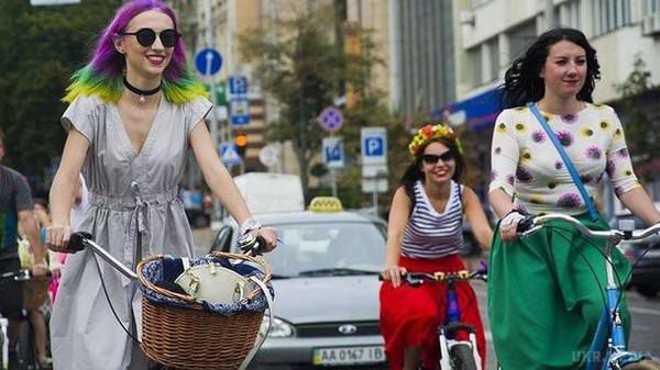 У Києві пройде шикарний велопарад дівчат. На старті учасників велопараду чекатиме джаз, а на фініші пікнік і подарунки.