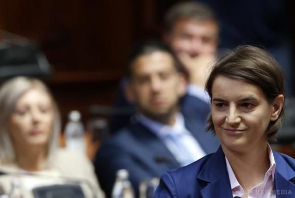 Прем'єр-міністром Сербії вперше стала жінка, із нетрадиційною орієнтацією. Ана Брнабич стала першою жінкою на чолі уряду Сербії та першим прем'єром із нетрадиційною орієнтацією в історії країни.