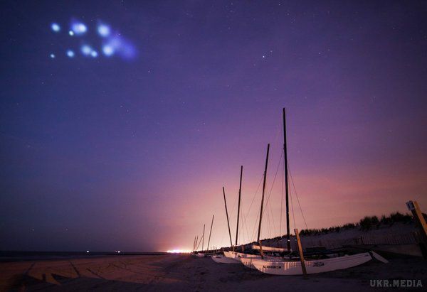 Над США створили незвичайні хмари, що світяться (фото). У результаті запуску суборбітальній наукової ракети NASA в небі над Атлантичним узбережжям США з'явилися незвичайні хмари, що світяться. 