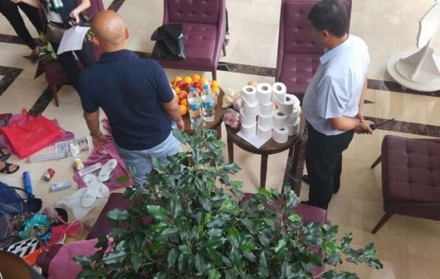 Росіяни попалися на крадіжці в турецькому готелі - вкрали туалетний папір і навіть квіти з корінням (фото). Російські туристи після відпочинку в Туреччині вирішили прихопити &quot;на пам'ять&quot; купу речей з готелю.