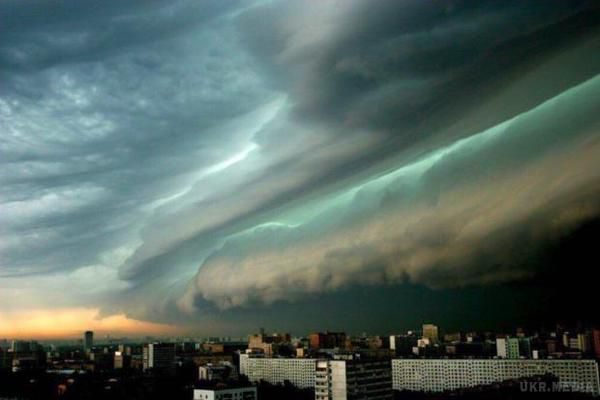 На Москву знову обрушився потужний ураган(відео). У п'ятницю, 30 червня, на Москву обрушився потужний ураган. 
