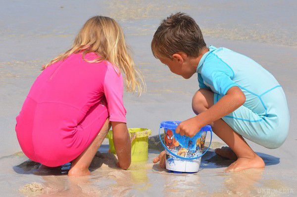   Корисні поради для батьків - з дітьми на пляжі. Хочеш провести на пляжі більше півгодини так, щоб дитина не скиглила, що їй жарко, втомилася або зголодніла? Тоді ...