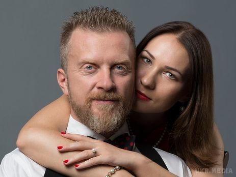 Відомий український шоумен оголосив про одруження (фото). Антін Мухарський таємно змінив статус холостяка. 