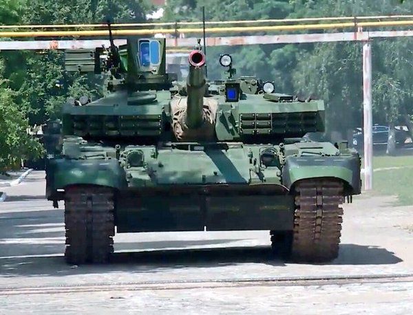 «Новий монстр Пакистанської армії наближається» – Pakistan Defence про танки «Оплот». Тісне військово-технічне співробітництво між Україною та Пакистаном почалося ще в 1996 році, коли Україна продала Пакистану 300 танків Т-80УД.