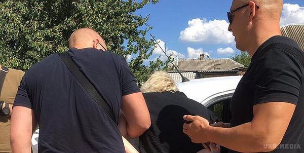 У Києві жінка-коп замовила викрадення людини. У Києві затримана 24-річна лейтенант поліції, яка замовила викрадення чоловіка, щоб примусити його взяти на себе вбивство, яке скоїв її цивільний чоловік.