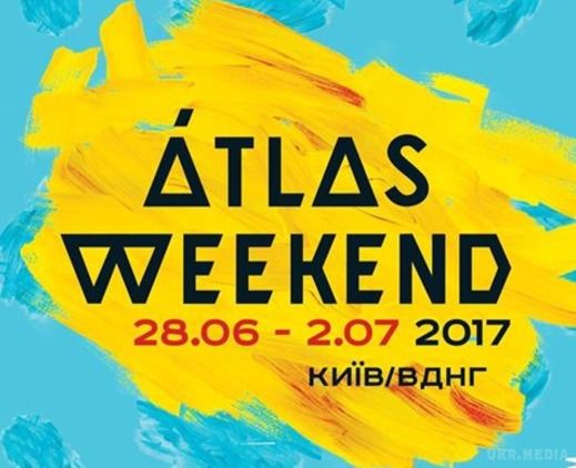 З'явилося відео, як на Atlas Weekend глядачі співали хором пісні Дельфіна, якого не пустили в Київ. Російський музикант Дельфін не зміг взяти участь у фестивалі Atlas Weekend, який проходить у Києві, але глядачі заспівали його пісні і без самого артиста.