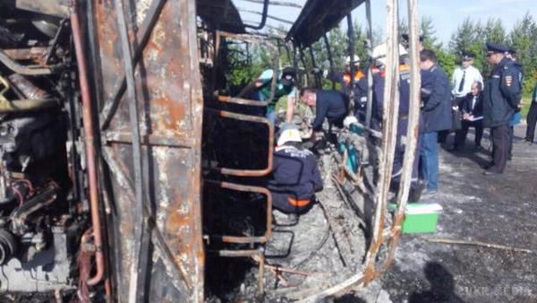 У страшному ДТП в Татарстані загинули 14 пасажирів автобуса. ВІДЕО. У дорожньо-транспортній пригоді за участю рейсового автобуса в Татарстані загинули 14 осіб.