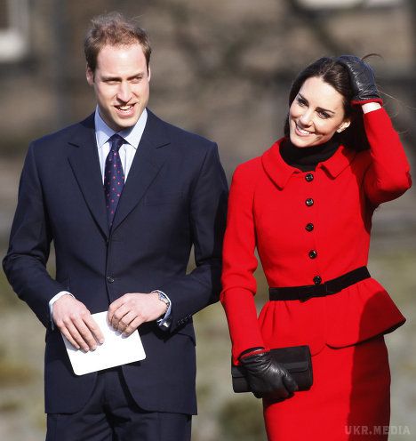 Чому принц Вільям і Кейт Міддлтон не тримаються на людях за руки. Важко не помітити, що королівська родина під час офіційних зустрічей та подій не тримається за руки.