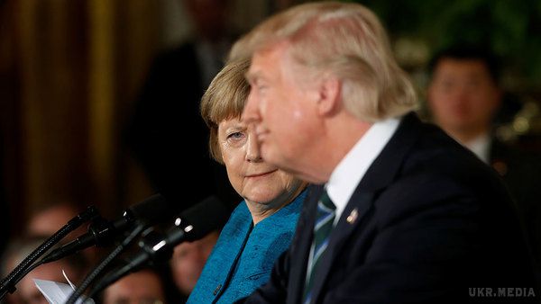Трамп зустрінеться з Меркель перед початком саміту G20. Канцлер Німеччини Ангела Меркель і президент США Дональд Трамп проведуть двосторонню зустріч перед відкриттям саміту "великої двадцятки" у Гамбурзі, повідомив представник німецького уряду Штефан Зіберт.