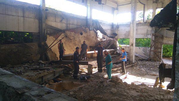 На Дніпропетровщині бетонна плита вбила двох чоловіків - різали металобрухт.  Трагедія сталася на території закинутого корпусу криворізького м'ясокомбінату