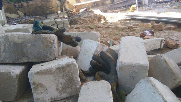На Дніпропетровщині бетонна плита вбила двох чоловіків - різали металобрухт.  Трагедія сталася на території закинутого корпусу криворізького м'ясокомбінату