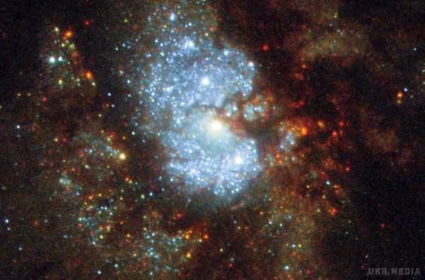 Хаббл зробив знімок прихованої галактики. Галактика знаходиться на відстані 11 мільйонів світлових років від Землі.
