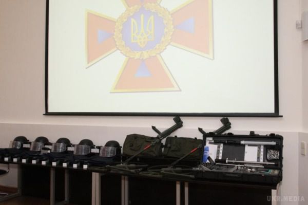 Україна отримала від НАТО протимінне обладнання. Офіційна церемонія передачі нової техніки відбулася сьогодні.