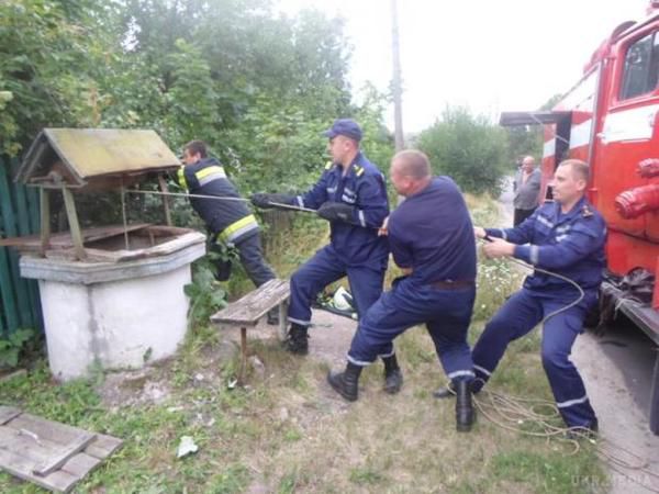 Жінка напідпитку на Київщині двічі за день падала в різні колодязі. 3 липня у Миронівському районі жінка падала в колодязі в двох різних населених пунктах.