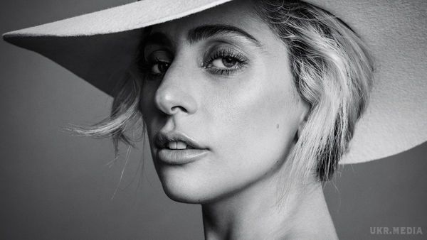 Леді Гага вийде заміж вже цього літа. Який же стало несподіванкою для шанувальників співачки Леді Гаги звістка про розставання з коханимТейлором Кінні, з яким артистка була в стосунках майже п'ять років. 