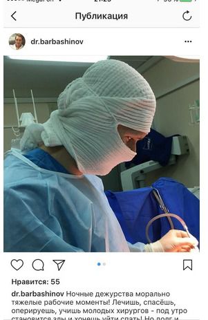 У Росії проктолог робив селфі на тлі пацієнтів під час операцій.  Викладені на загальний огляд фотографії підписані філософськими роздумами доктора. 