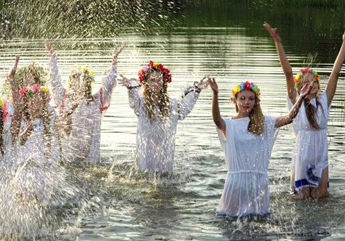 6 липня - Аграфена Купальниця 2017. Це свято у слов'янських народів асоціювався з улюбленим літнім дозвіллям — купанням.